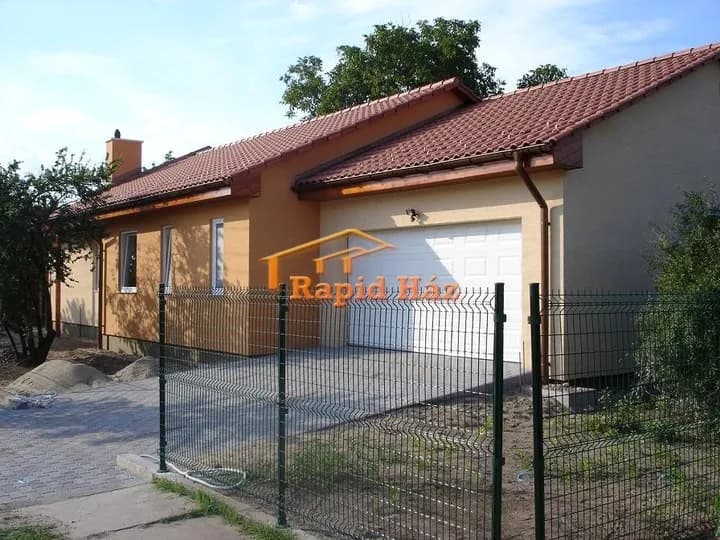 Sződligeti családi ház